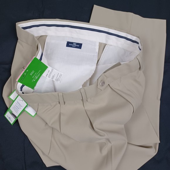 NWT Men's Dockers Tan Relaxed Stretch Fit Golf Pant Slacks Size 40x30 - Picture 7 of 8